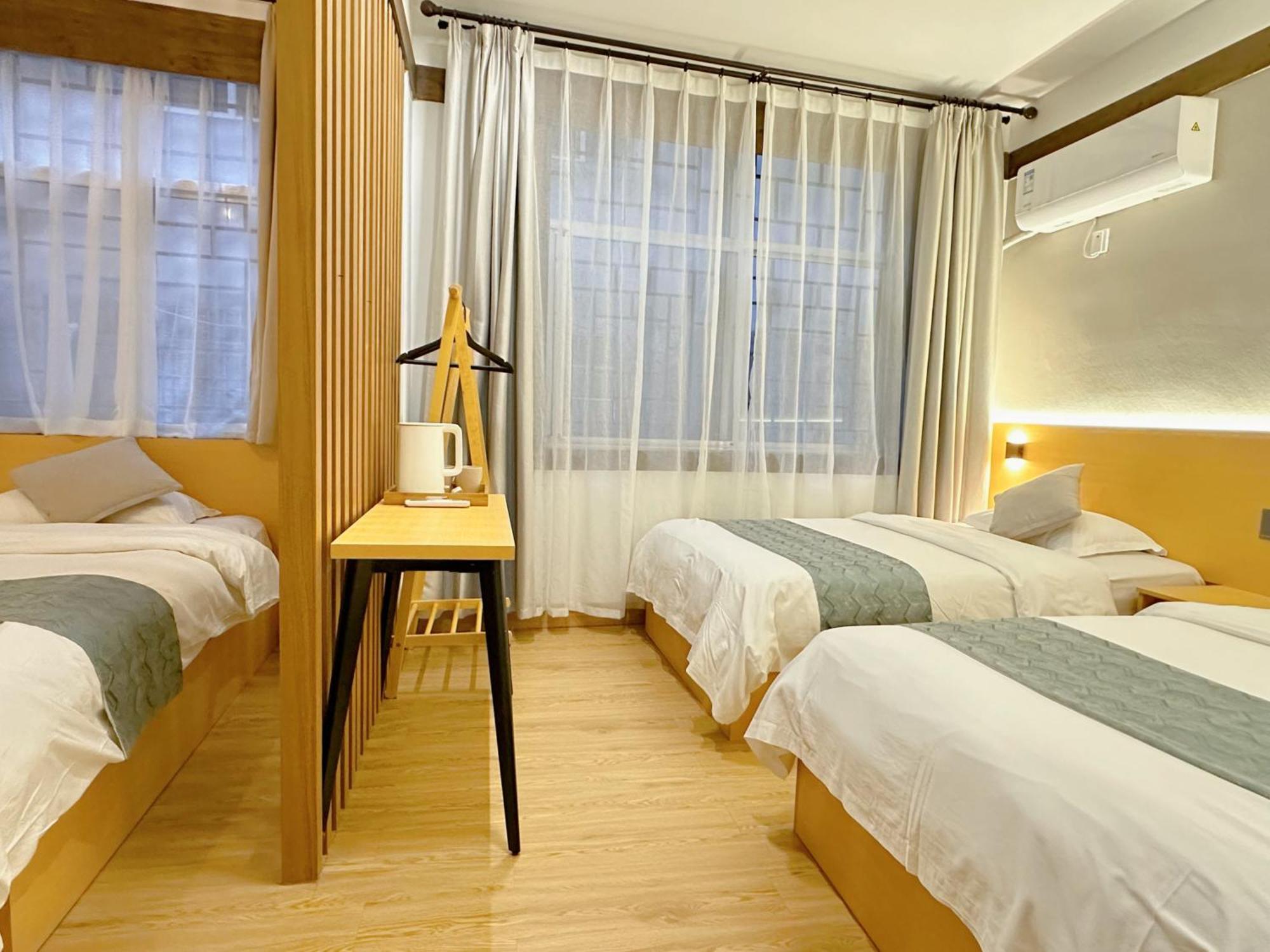 Hemu House 호텔 펑황 외부 사진